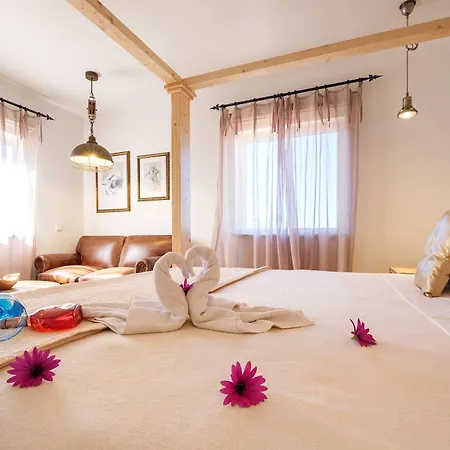 D. Dinis - Charming (adults Only) Affittacamere 4*