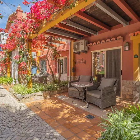 D. Dinis - Charming (adults Only) Affittacamere 4*