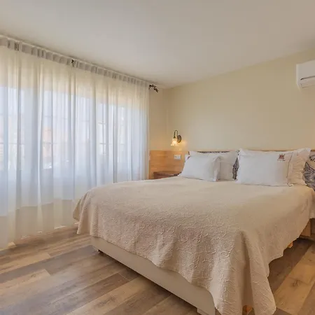 D. Dinis - Charming (adults Only) Lagos