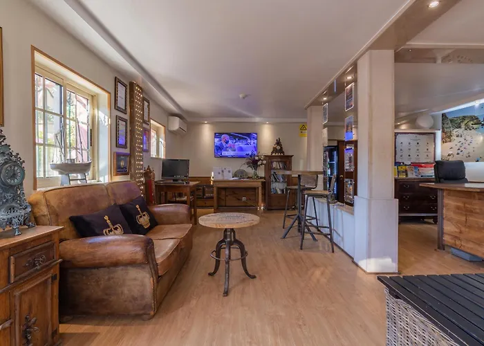 디. 디니스 - 차밍 게스트하우스 4*