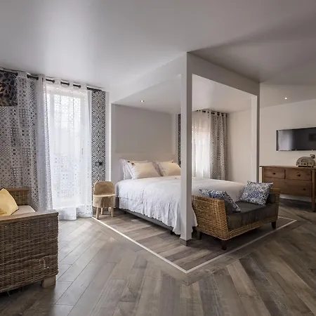 Πανσιόν D. Dinis - Charming (adults Only) 2*